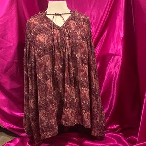Knox Rose burgundy paisley long sleeve blouse.Long back. Elastic slv.